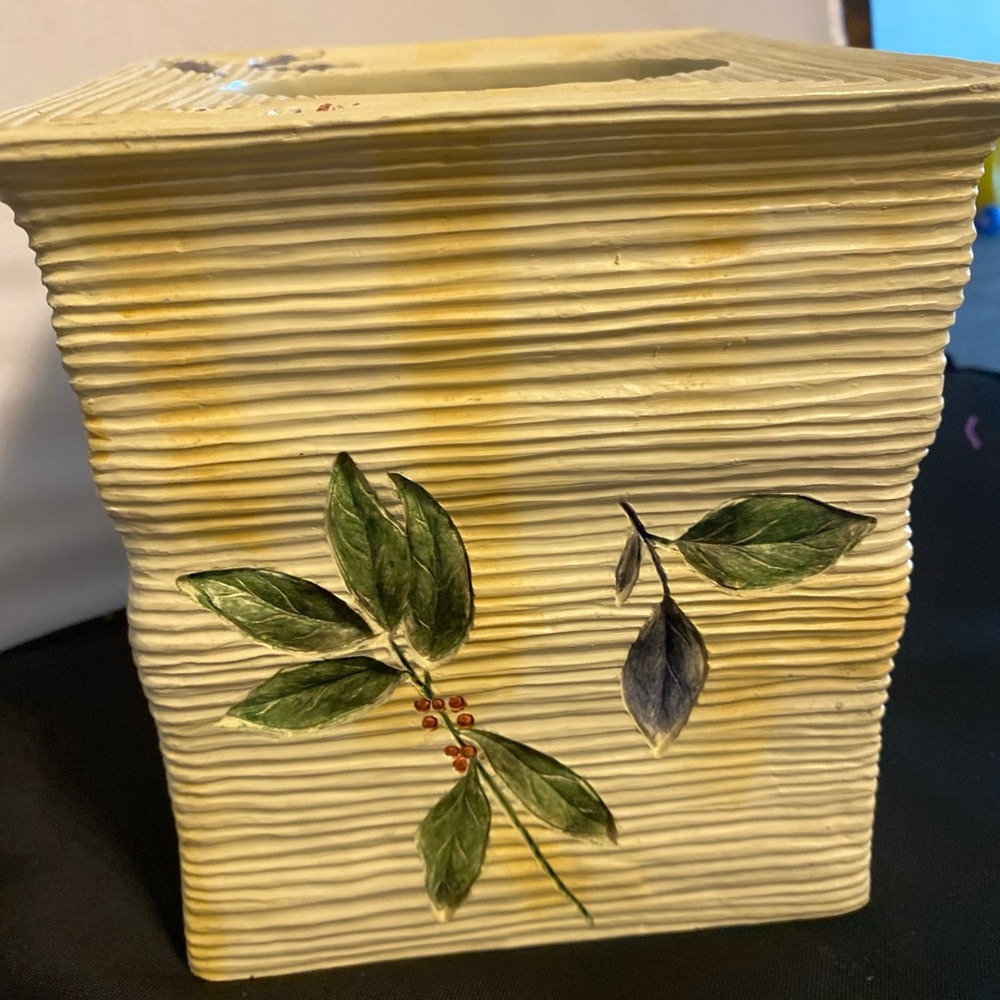 Covington Design Tissue Box Cover - Picture 2 of 7